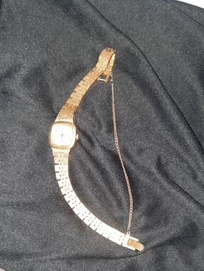 Vintage Collectible Seiko Quartz Elegant Women's Gold-Tone Bracelet Watch